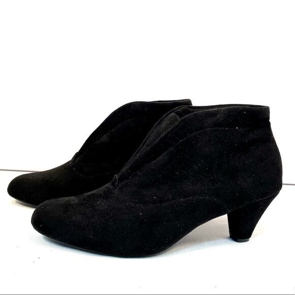 BLACK FAUX SUEDE 2.5” BOOTIE by SOFTWEAR 8W - Picture 1 of 5